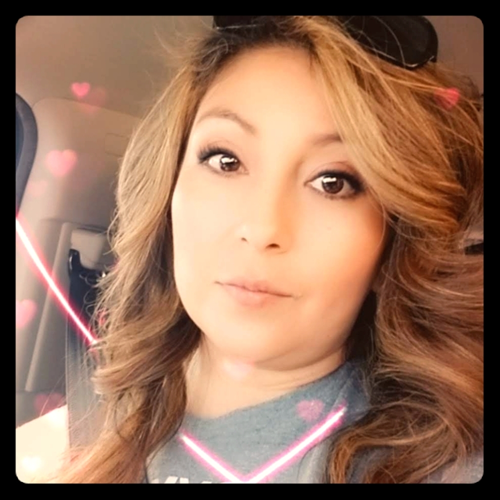 Meet your Posher, Senaida